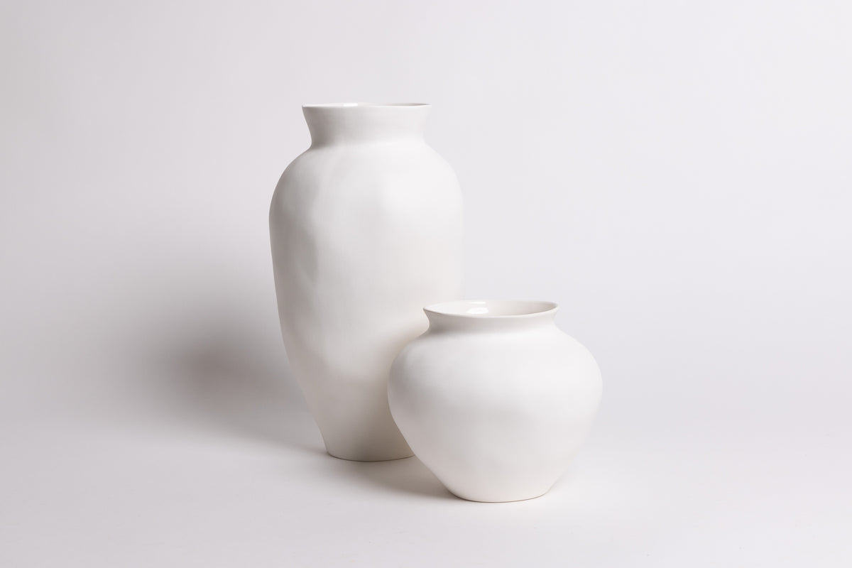 Venus Vase – Modern Sculptural Ceramic in 2 Sizes