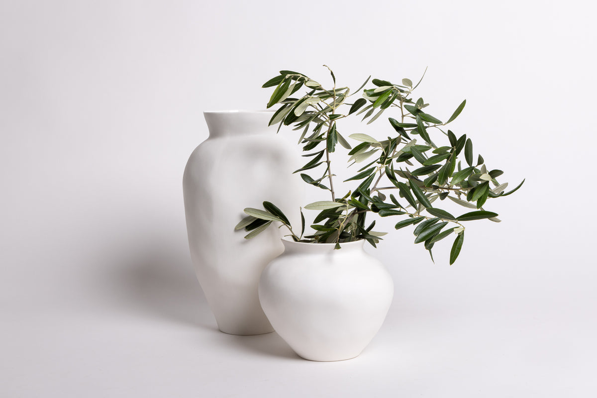 Venus Vase – Modern Sculptural Ceramic in 2 Sizes