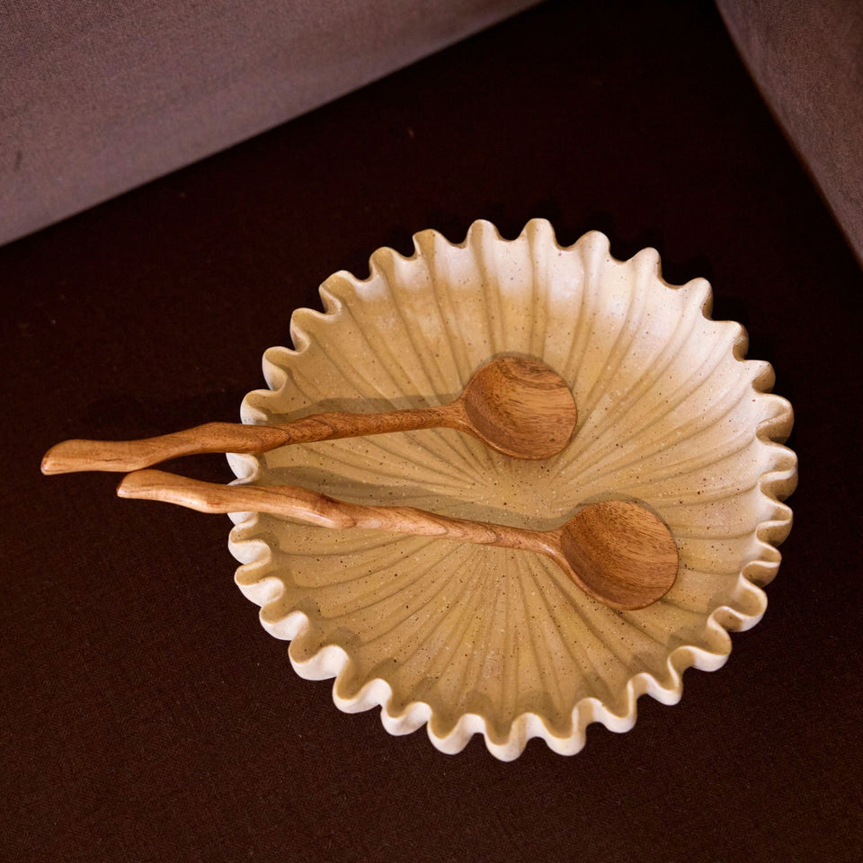 Rome Scalloped Stoneware Platter – Textured Display Bowl