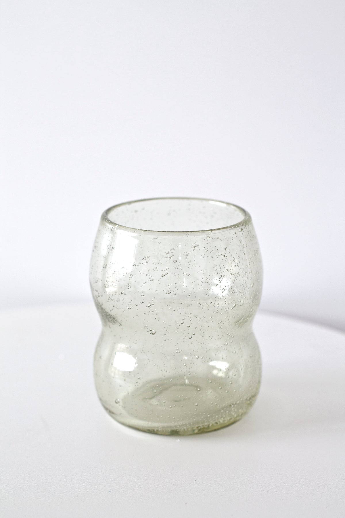 Light amber Como tumbler on a white table, front view