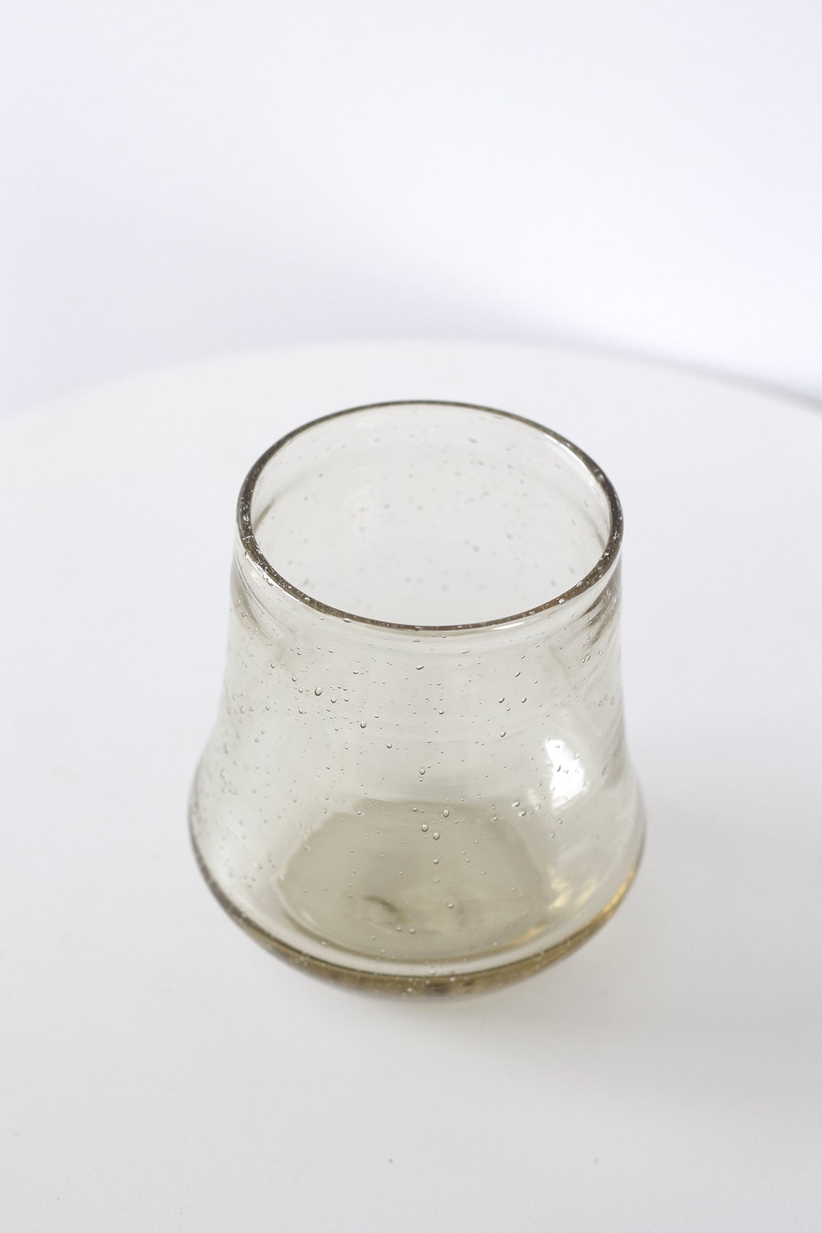 Tom Tumbler – Mouth-Blown Glass with Speckled Texture