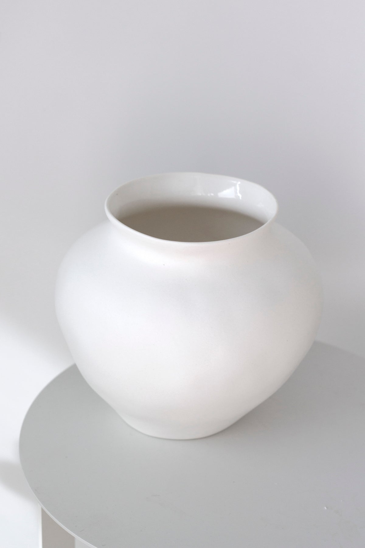 Venus Vase – Modern Sculptural Ceramic in 2 Sizes