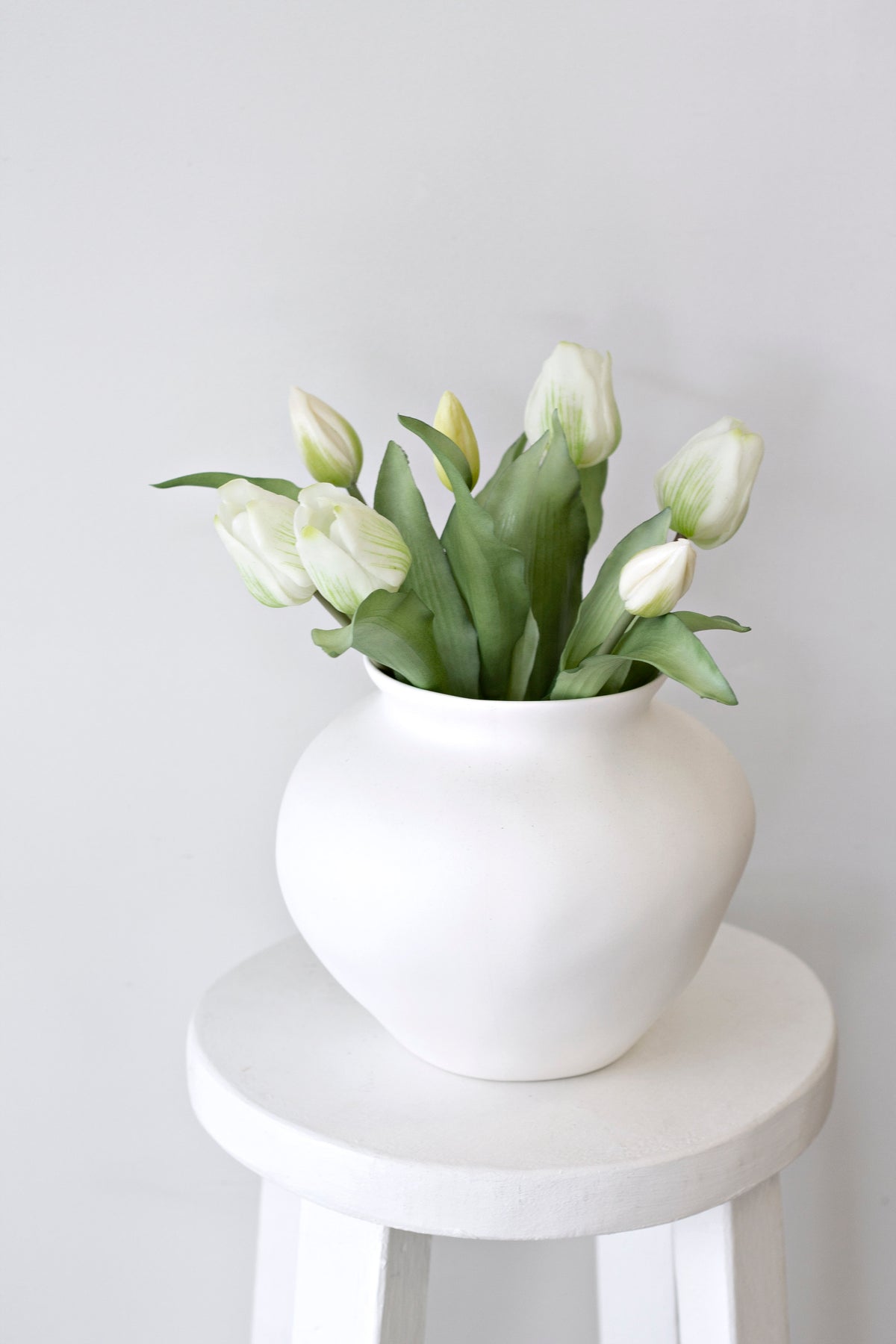 Venus Vase – Modern Sculptural Ceramic in 2 Sizes