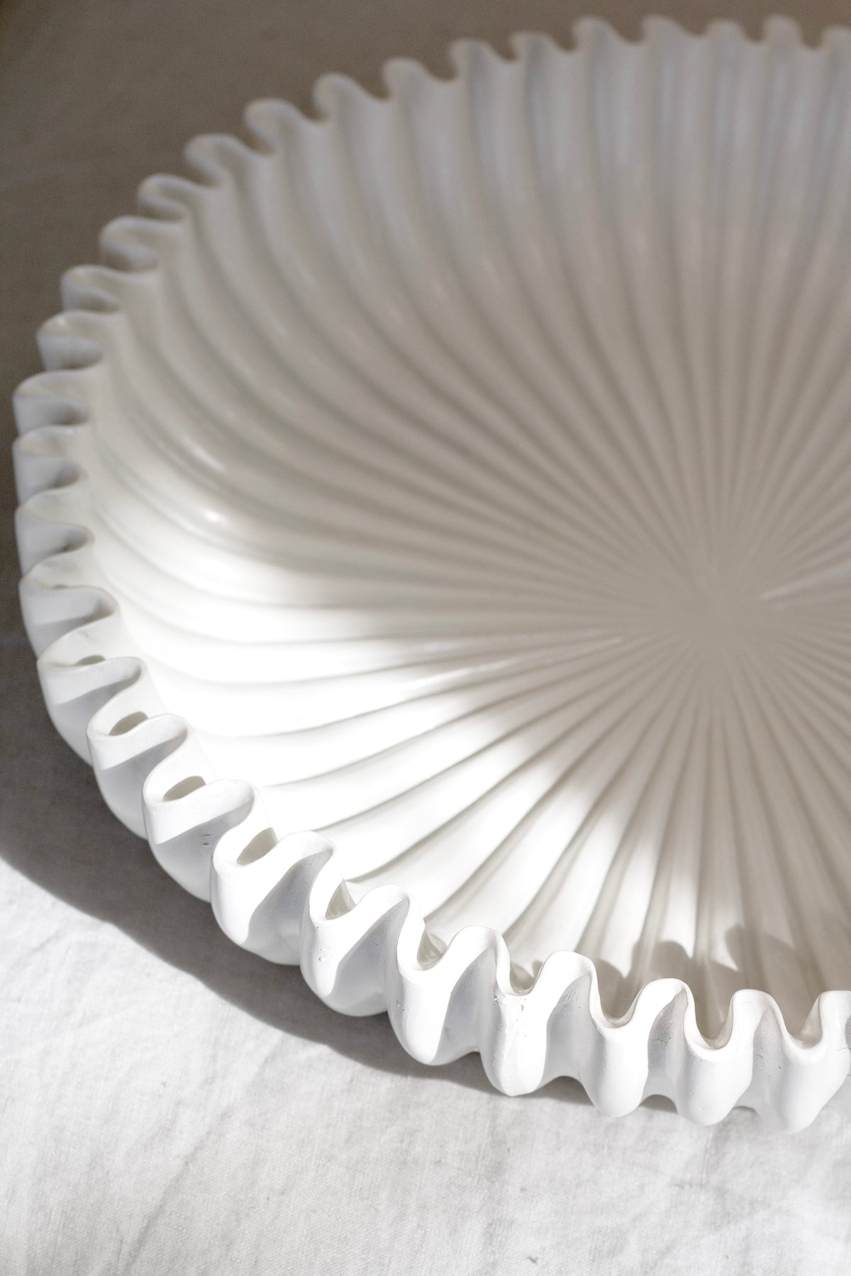Rome Scalloped Platter – Nude Display Bowl (Large)