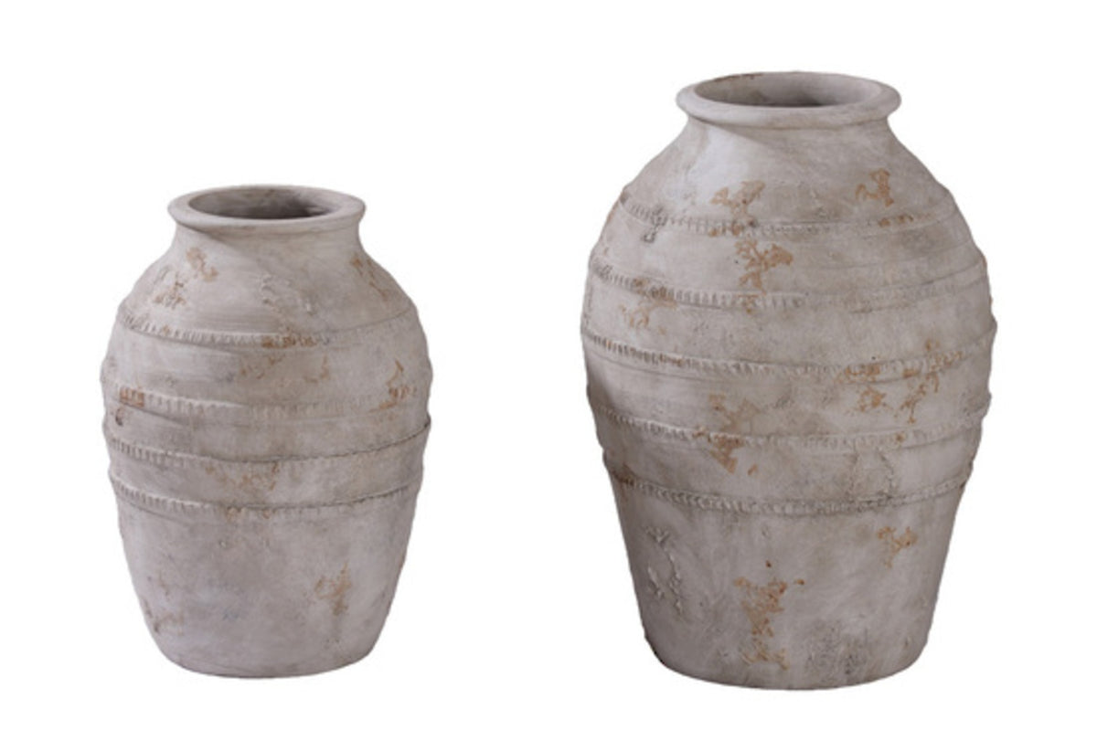 Pienza terracotta jar in greywash, large and small sizes shown together