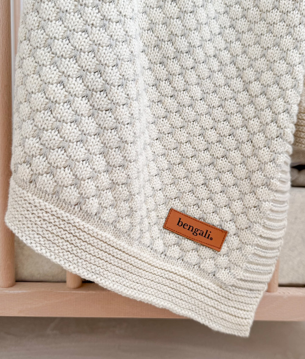 Close view of the pebble knit and ribbed border on the Vanilla Marle Pebble blanket