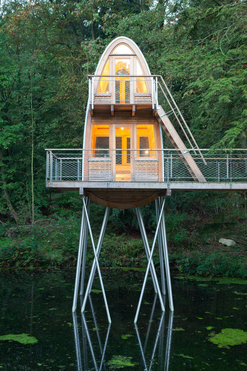 A contemporary refuge in the middle of a lake, this Rock the Shack tree house on stilts is perfect for those who appreciate innovative design.