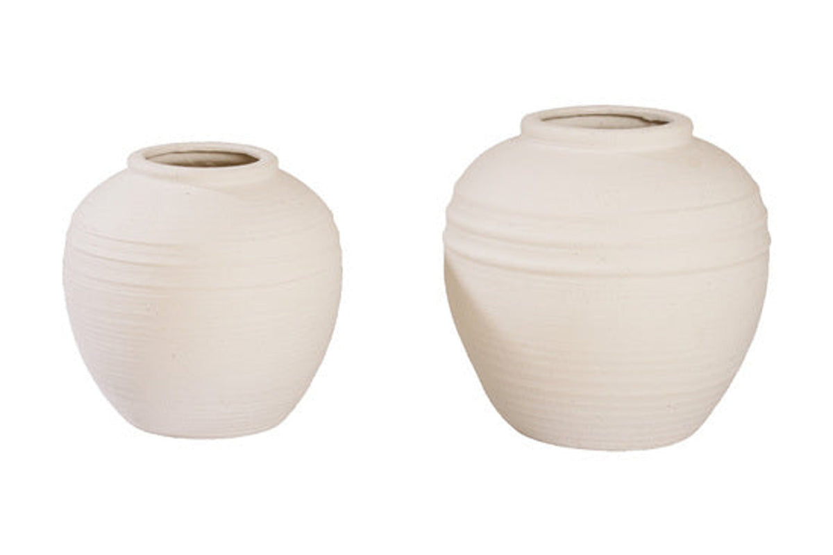 The two Vida pot sizes side by side, small and medium in matte sand terracotta