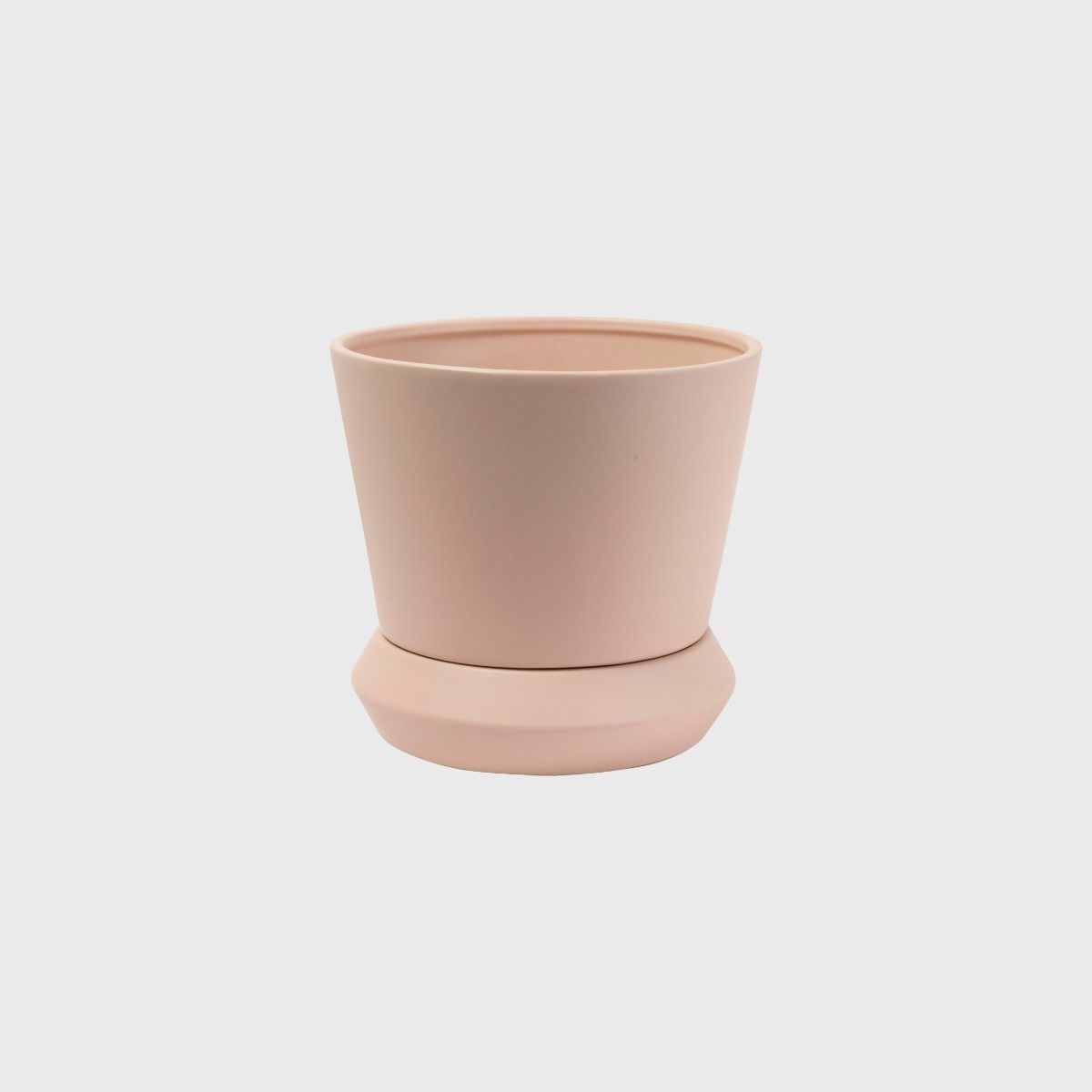 Hamburg planter in muted Peach with its matching saucer, on a white background