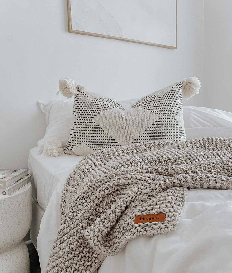 A CHUNKY KNIT OATMEAL THROW made with pure cotton and Oeko-tex® certified by Bengali Collections.