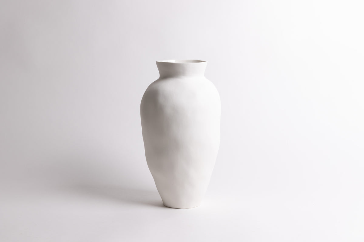 Venus Vase – Modern Sculptural Ceramic in 2 Sizes