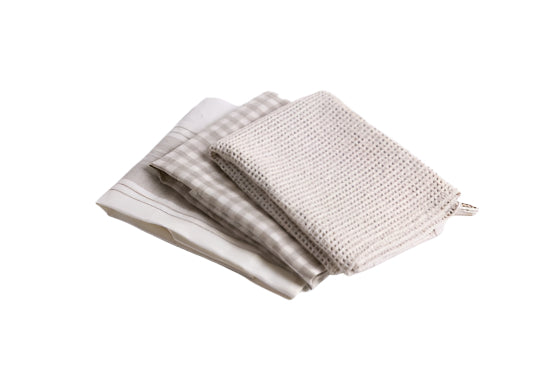Nest Linen Tea Towel lining a bread basket