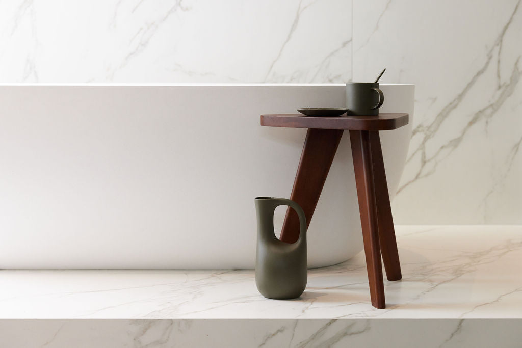 KHW Side Table – Modern Accent Table in Black or Walnut
