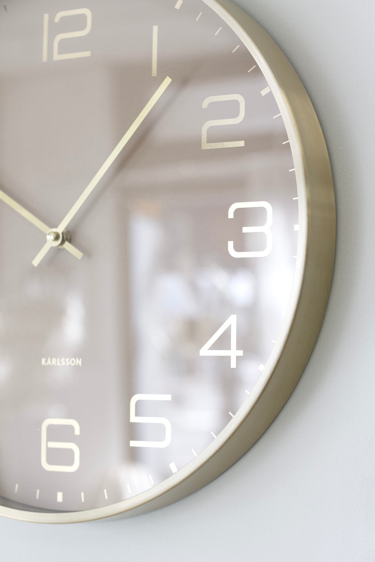 Close angled view of the white Elegance Glow dial and gold hands
