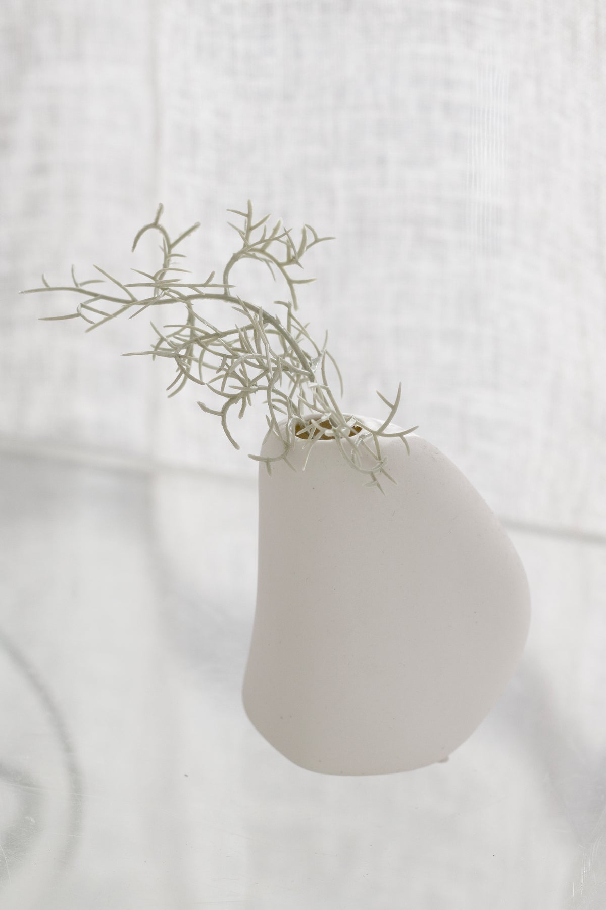 Harmie Vase Pod – Organic Ceramic in White or Black