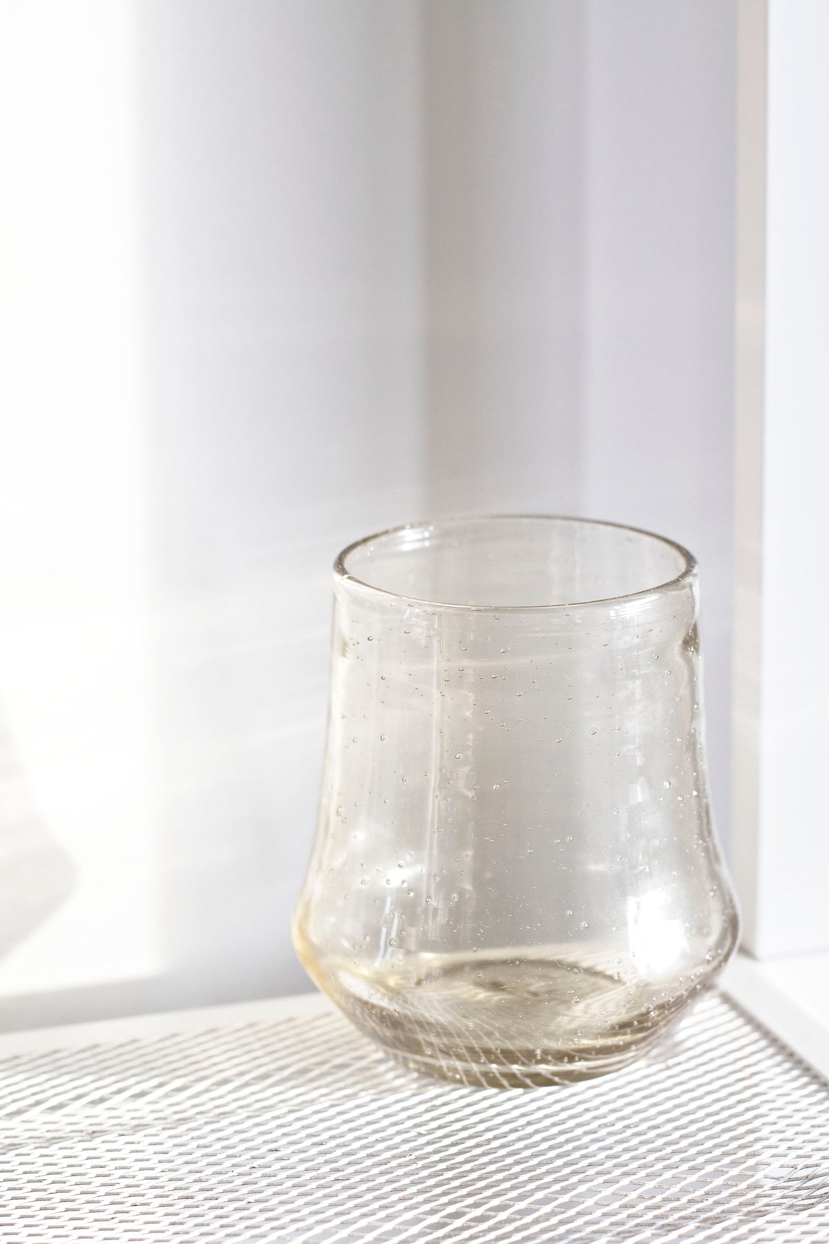Tom Tumbler – Mouth-Blown Glass with Speckled Texture