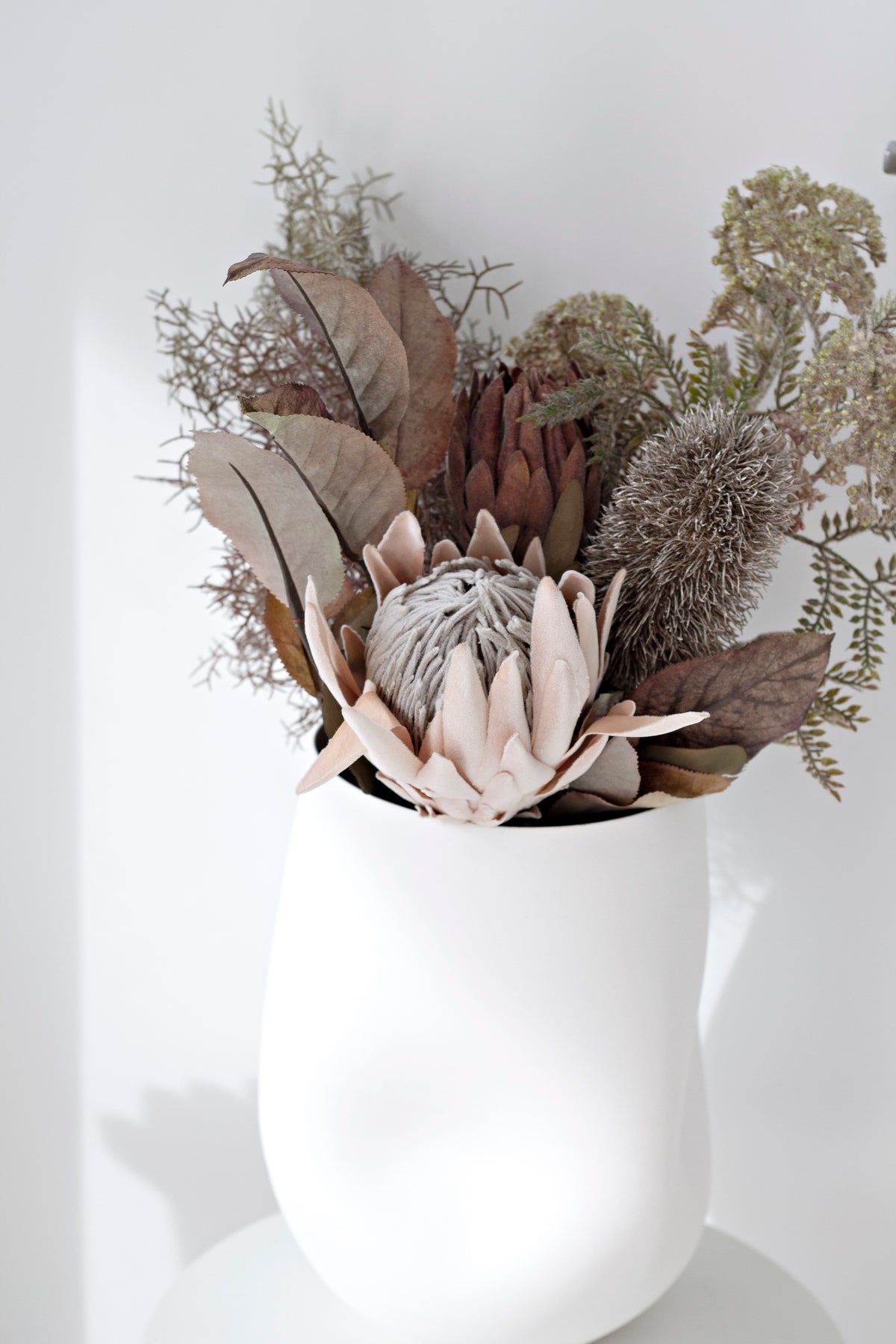 Node Ceramic Vase – Sculptural White Artisan Vessel 38cm