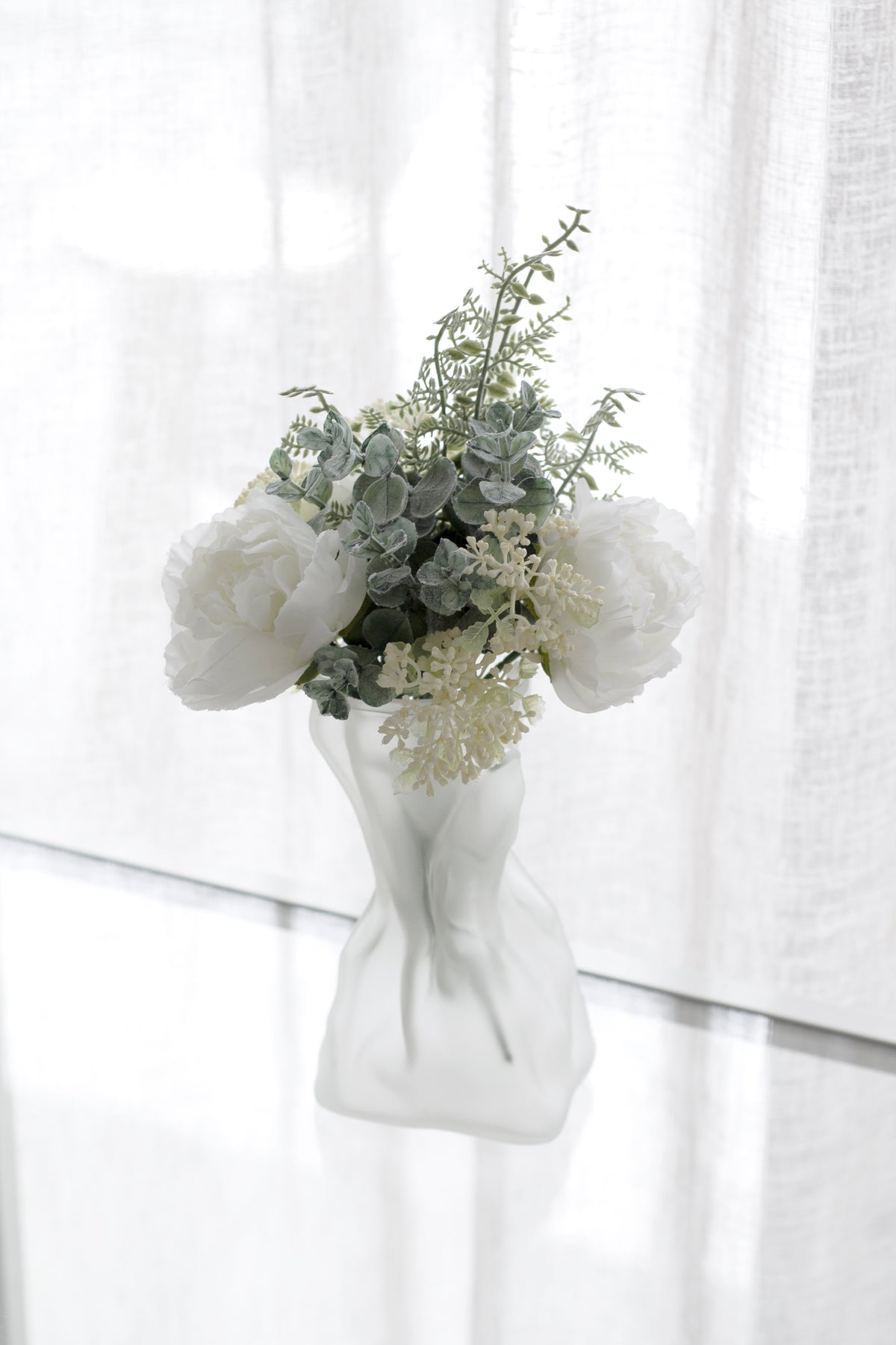 Ranunculus Berry Mix Bouquet, Cream 28cm Faux Bunch