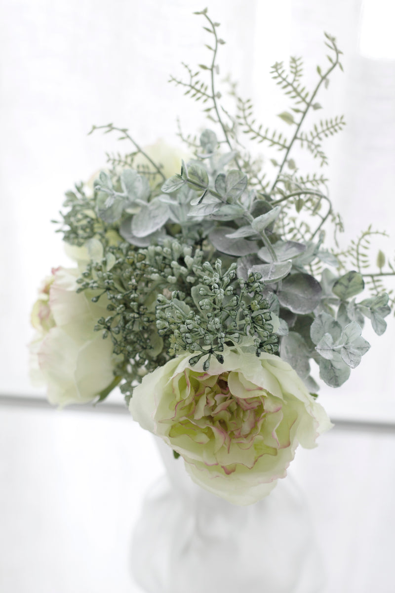 Ranunculous Berry Mix Bouquet Green