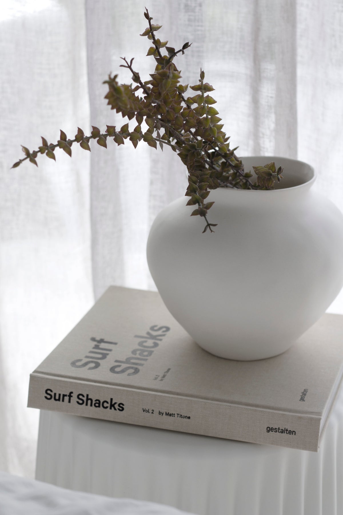 Venus Vase – Modern Sculptural Ceramic in 2 Sizes