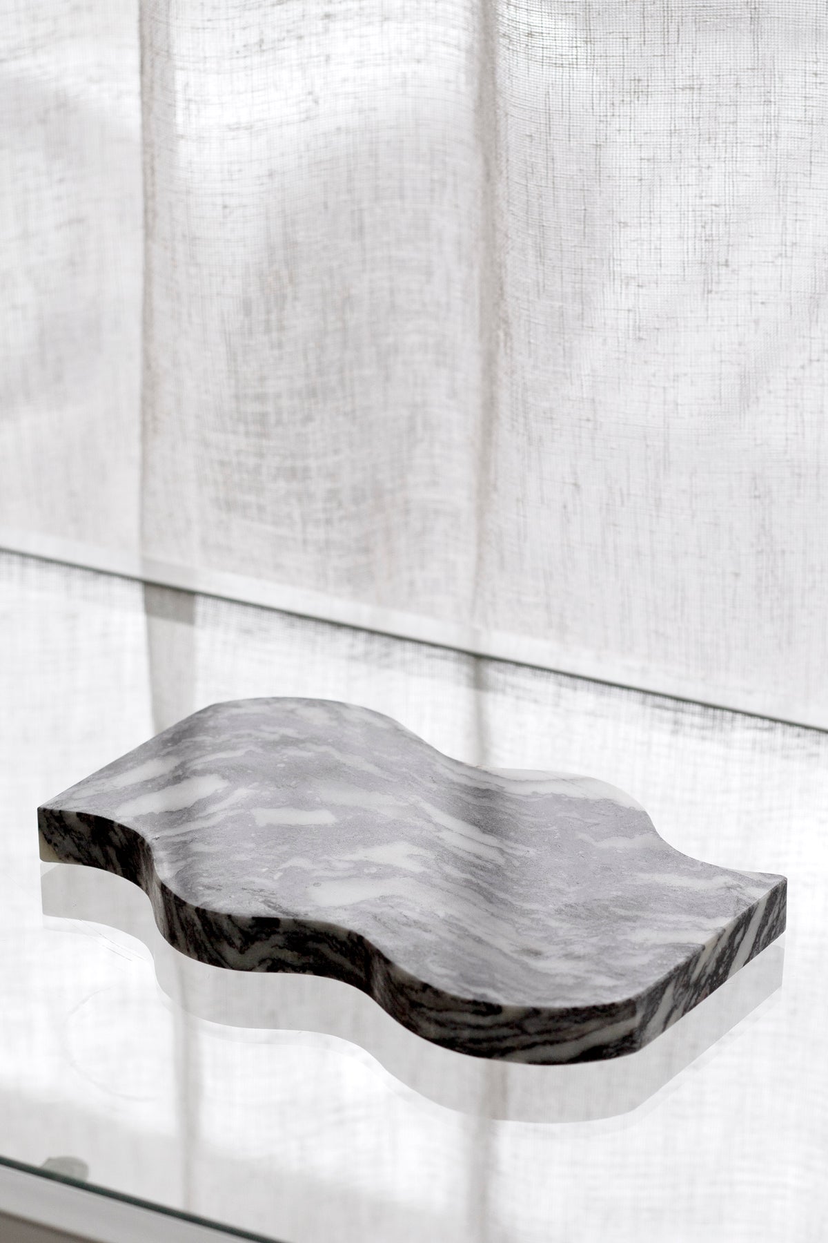 Frida Wavy Marble Tray – Calacatta Display Dish