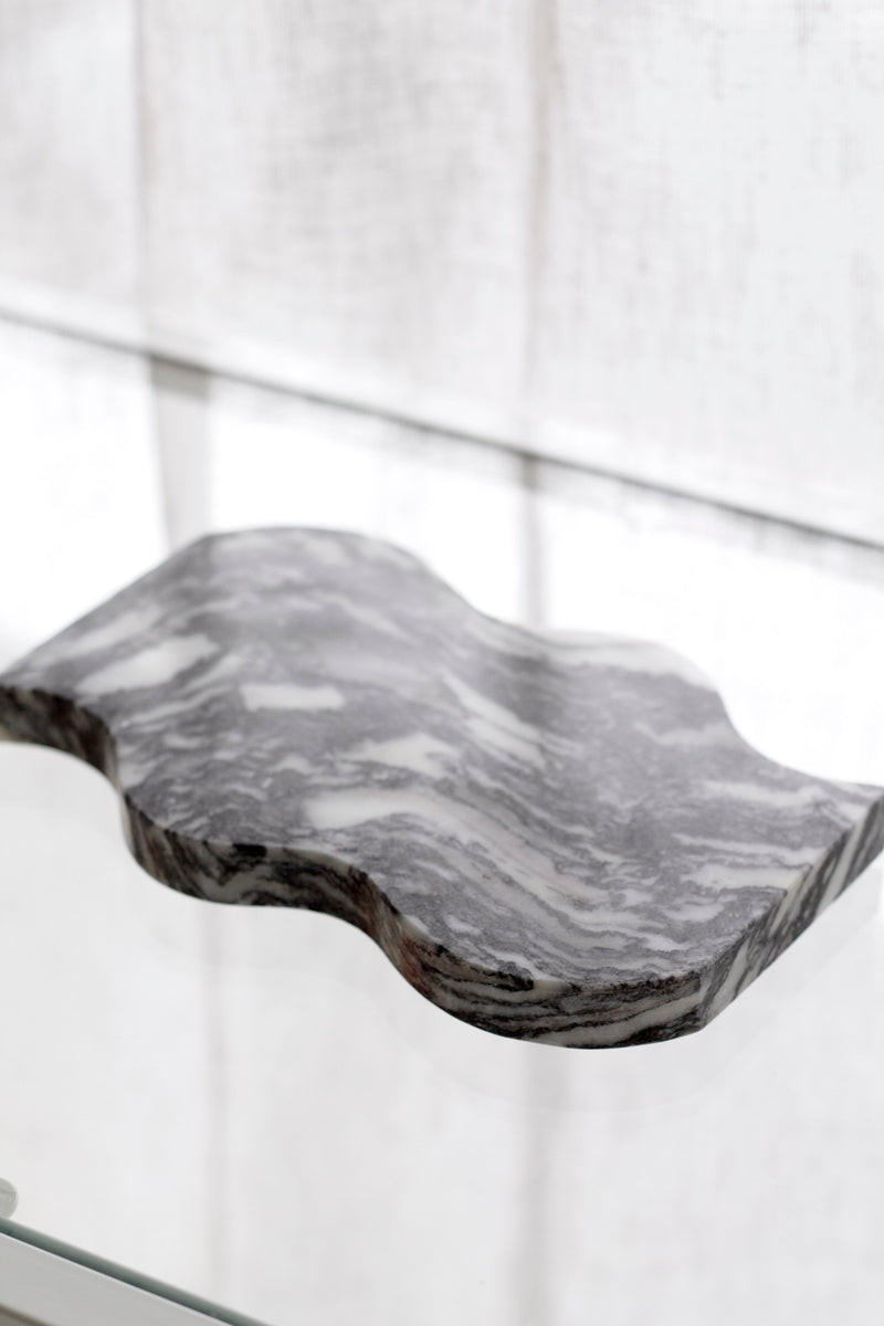 Frida Wavy Tray Calcutta Marble