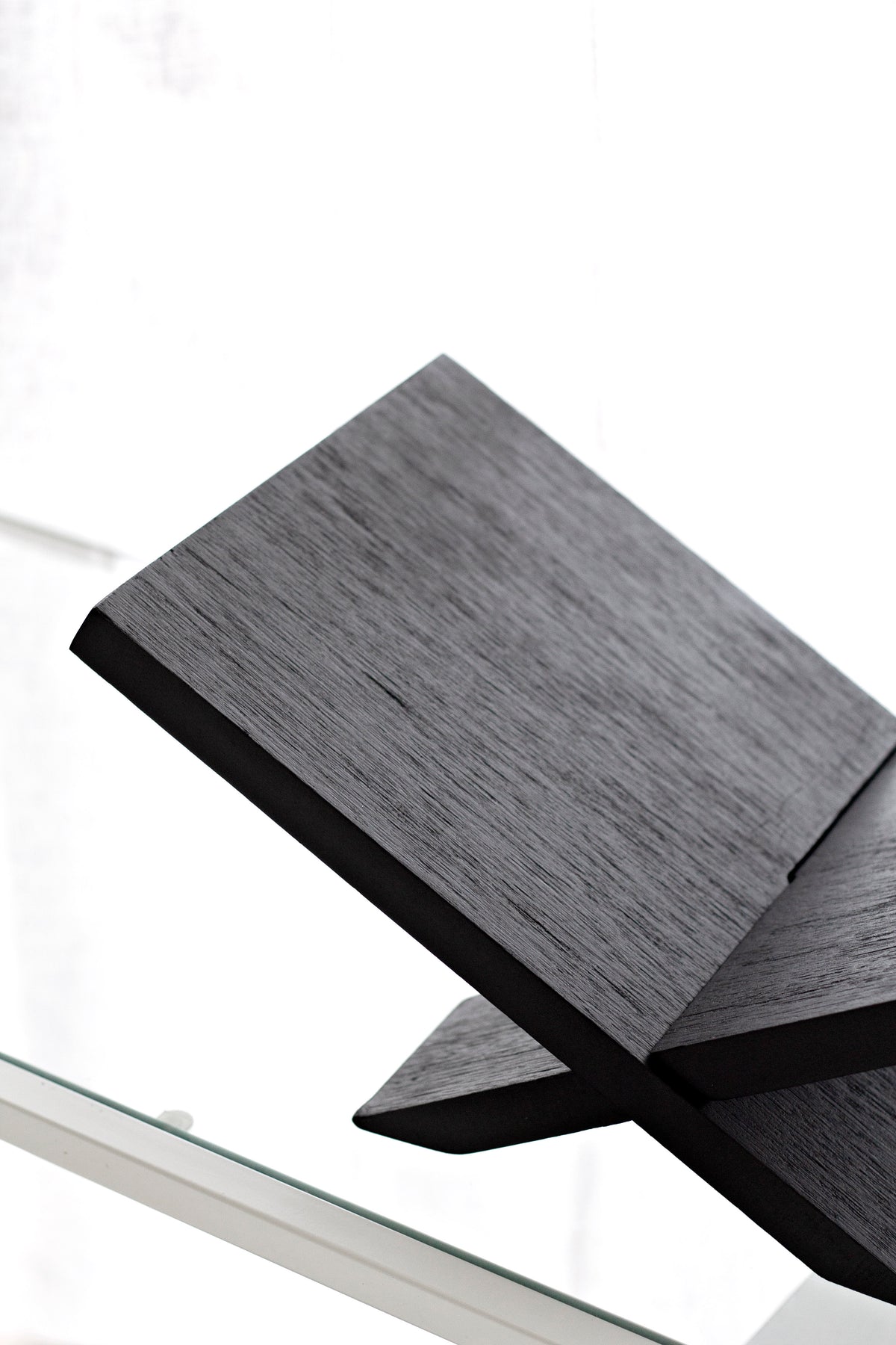 Como Wooden Book Stand – Black or Natural