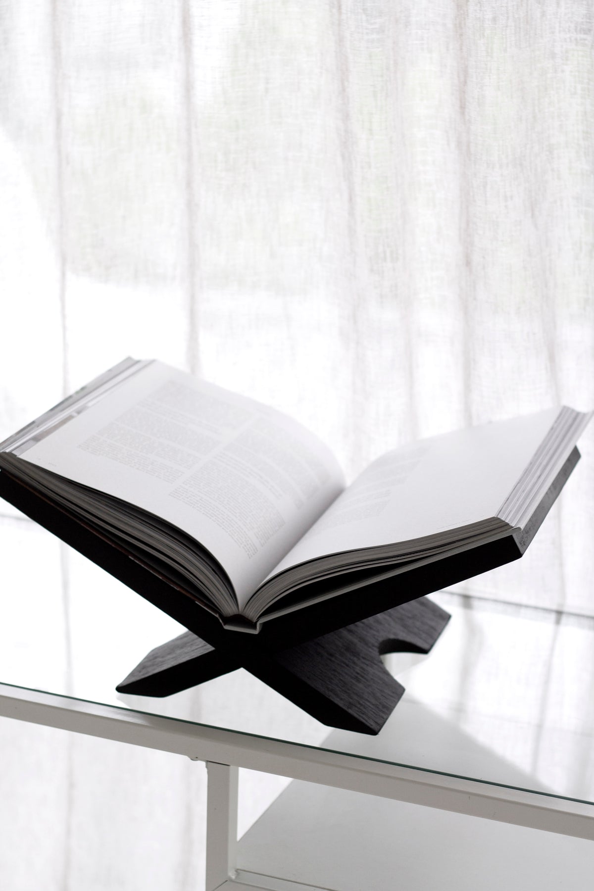Como Wooden Book Stand – Black or Natural