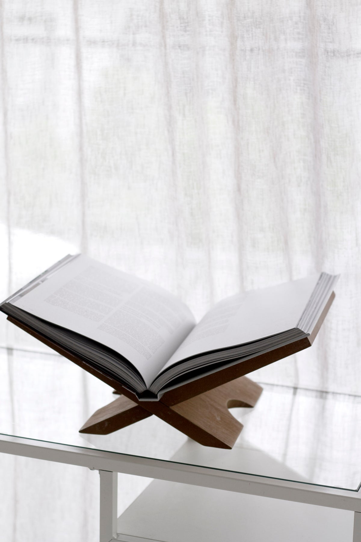 Como Wooden Book Stand – Black or Natural