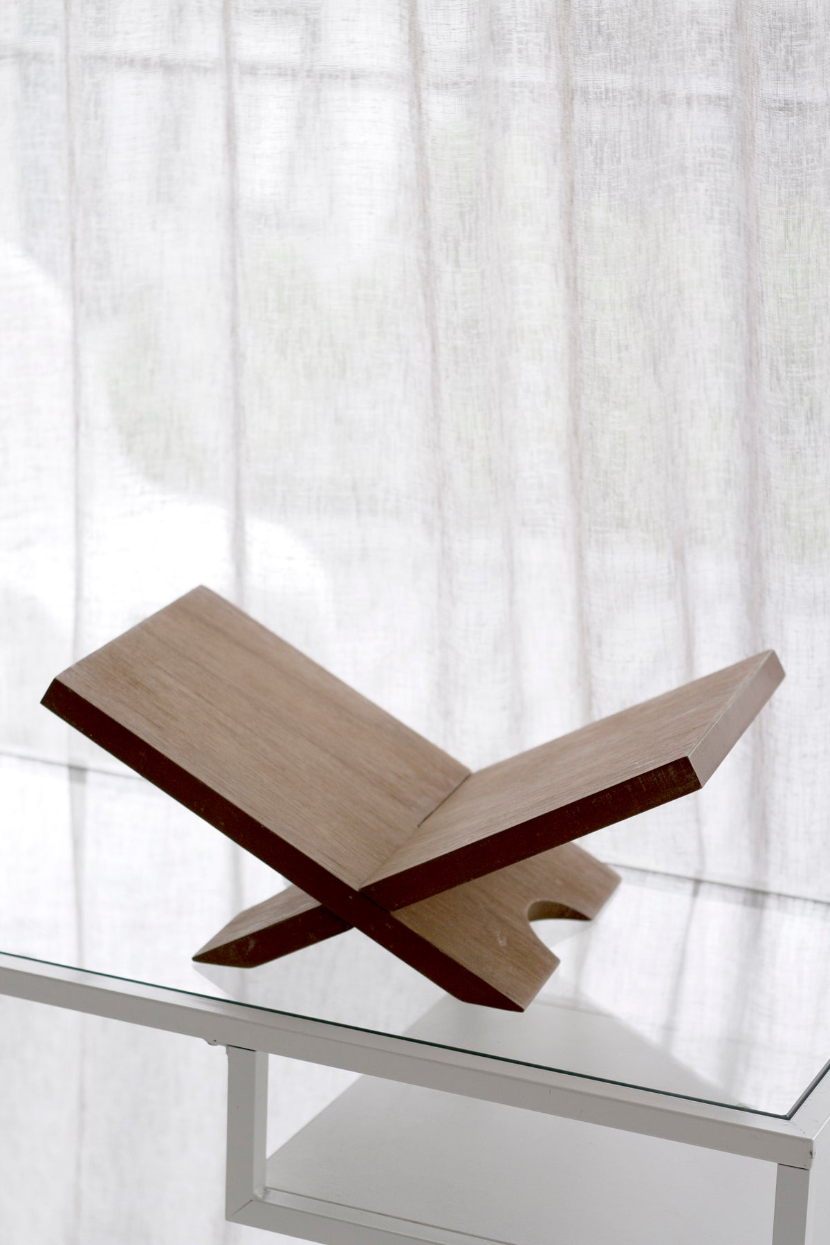 Como Wooden Book Stand – Black or Natural