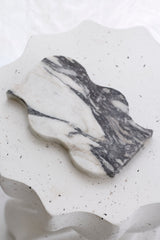 Frida Wavy Tray Calcutta Marble