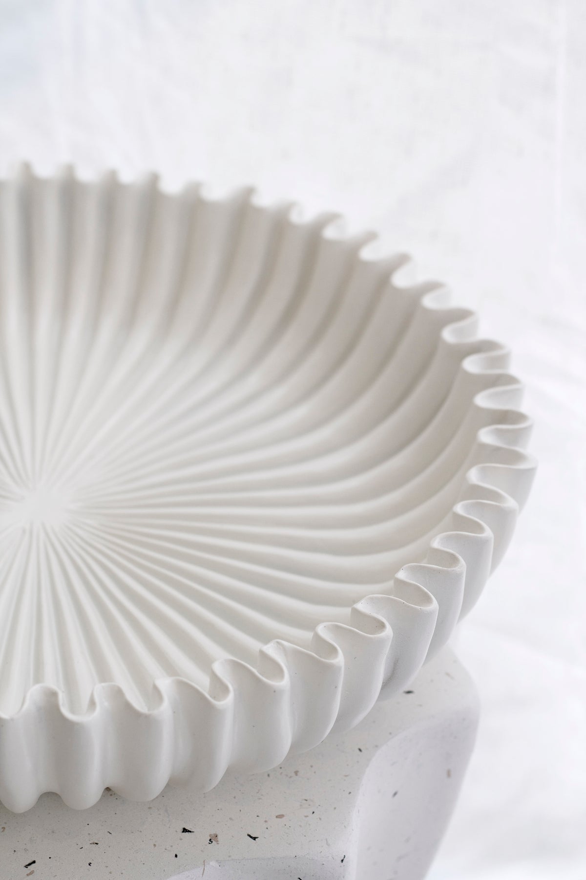 Rome Scalloped Platter – Nude Display Bowl (Large)