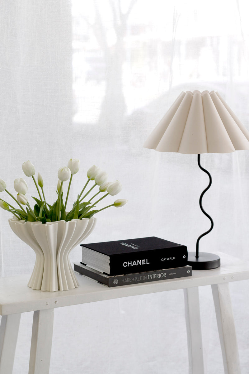 Wavy Table Lamp - Black