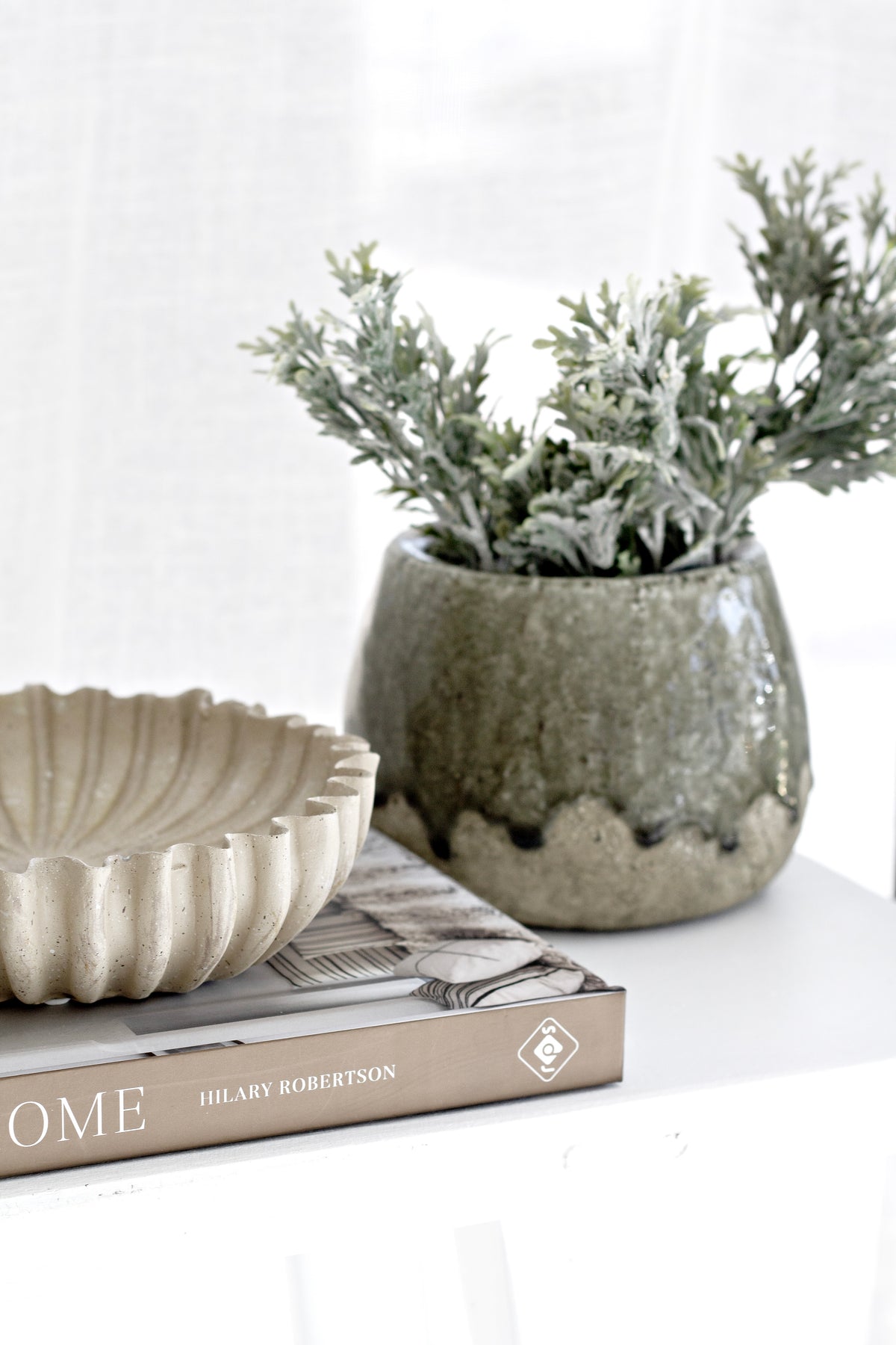 Rome Scalloped Stoneware Platter – Textured Display Bowl