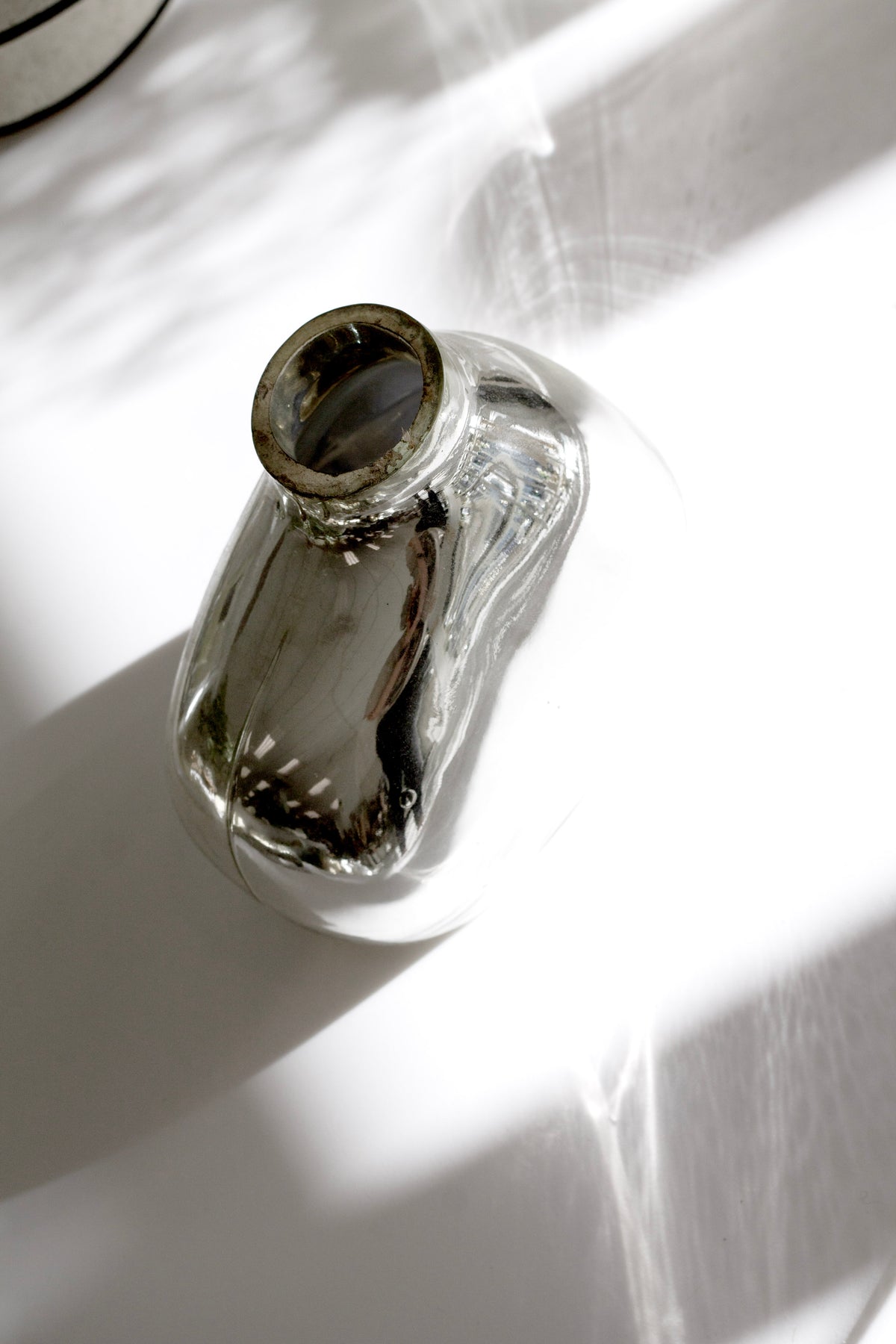 ZAKKIA Bulb Vase – Rounded Silver | Handmade Blown Glass Vase for Single Stems