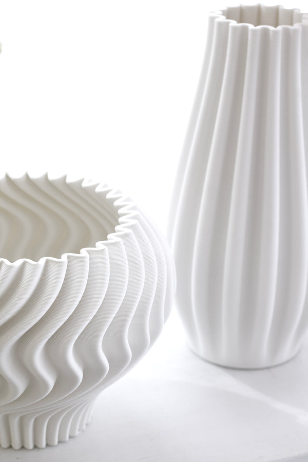 Steffi 3D Printed Ceramic Vase – Sculptural Vase in White or Black (Small / Large)