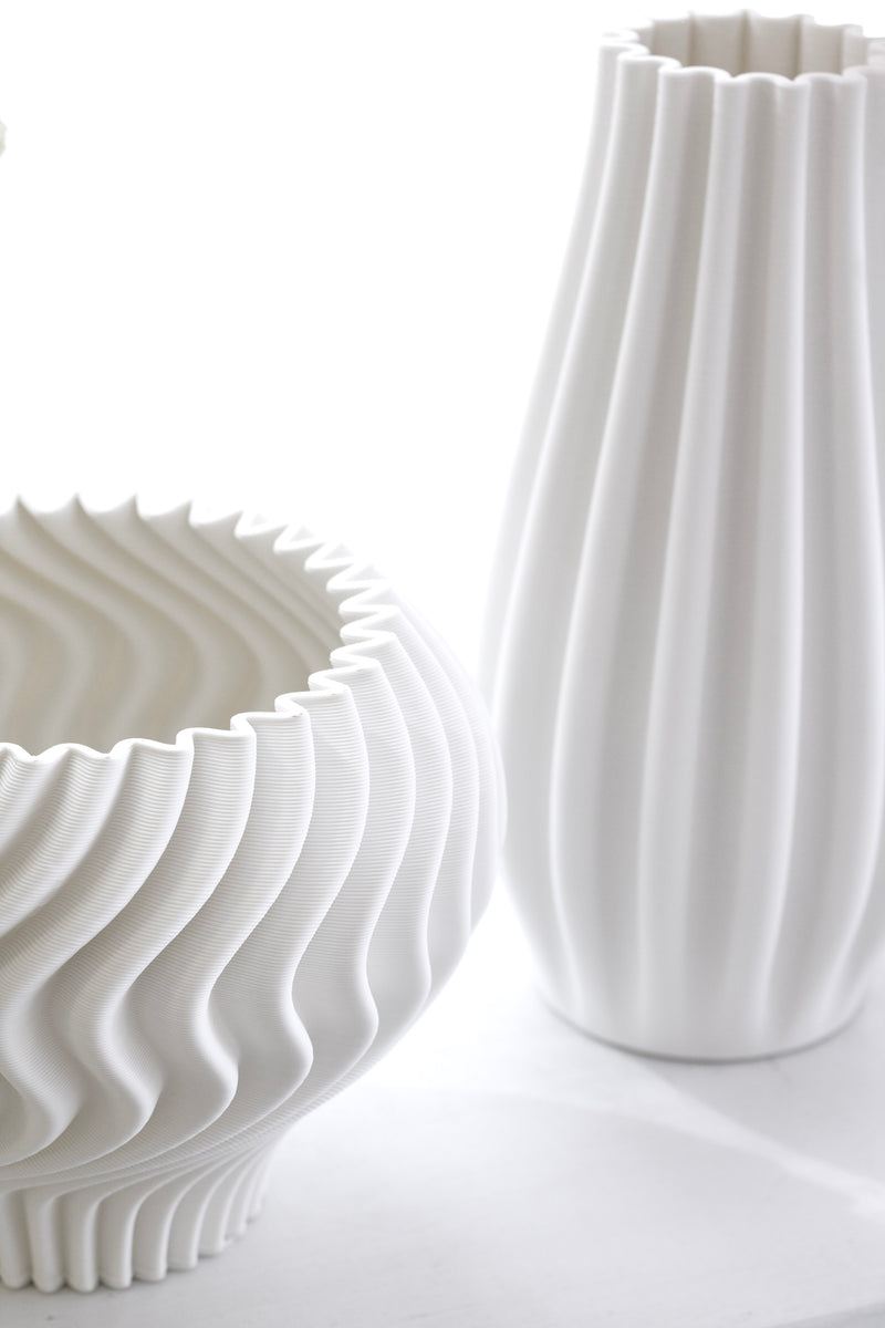 Steffi 3D Printed Ceramic Vase – Sculptural Vase in White or Black (Small / Large)