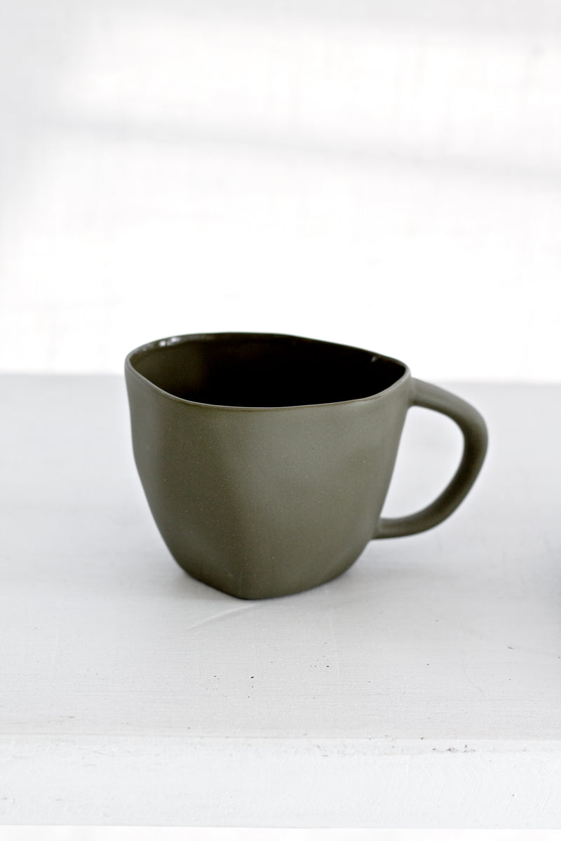 Haan Mug – Organic Stoneware Coffee Cup in Natural Finish