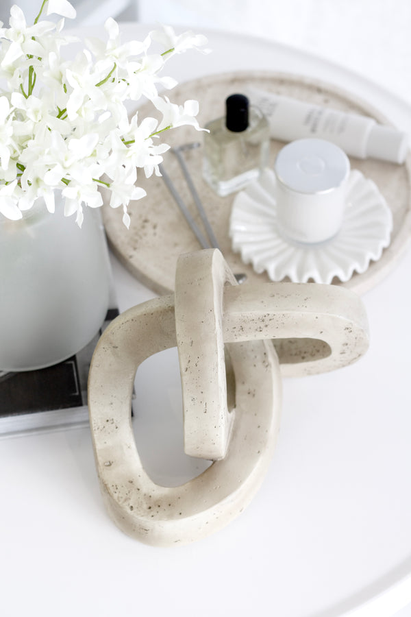 Marley Decorative Link Sculpture – Sand Resin Chain Ornament