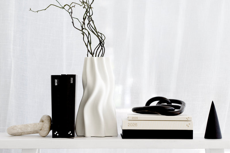 Hubbard Anthracite Iron Chain Sculpture – Modern Decorative Accent