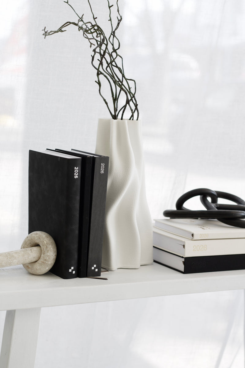 Hubbard Anthracite Iron Chain Sculpture – Modern Decorative Accent