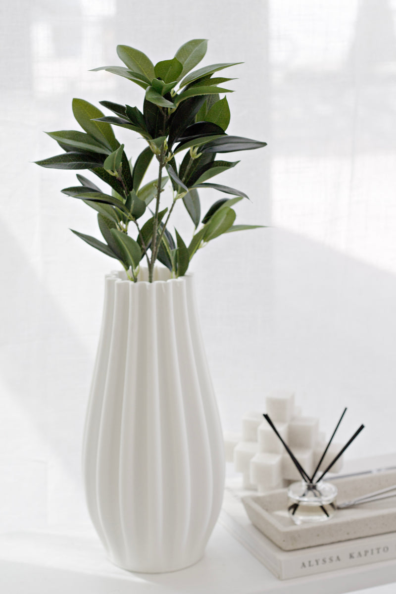 Steffi 3D Printed Ceramic Vase – Sculptural Vase in White or Black (Small / Large)