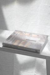 High on Living: Residential Architecture & Interior Design (Hardback)