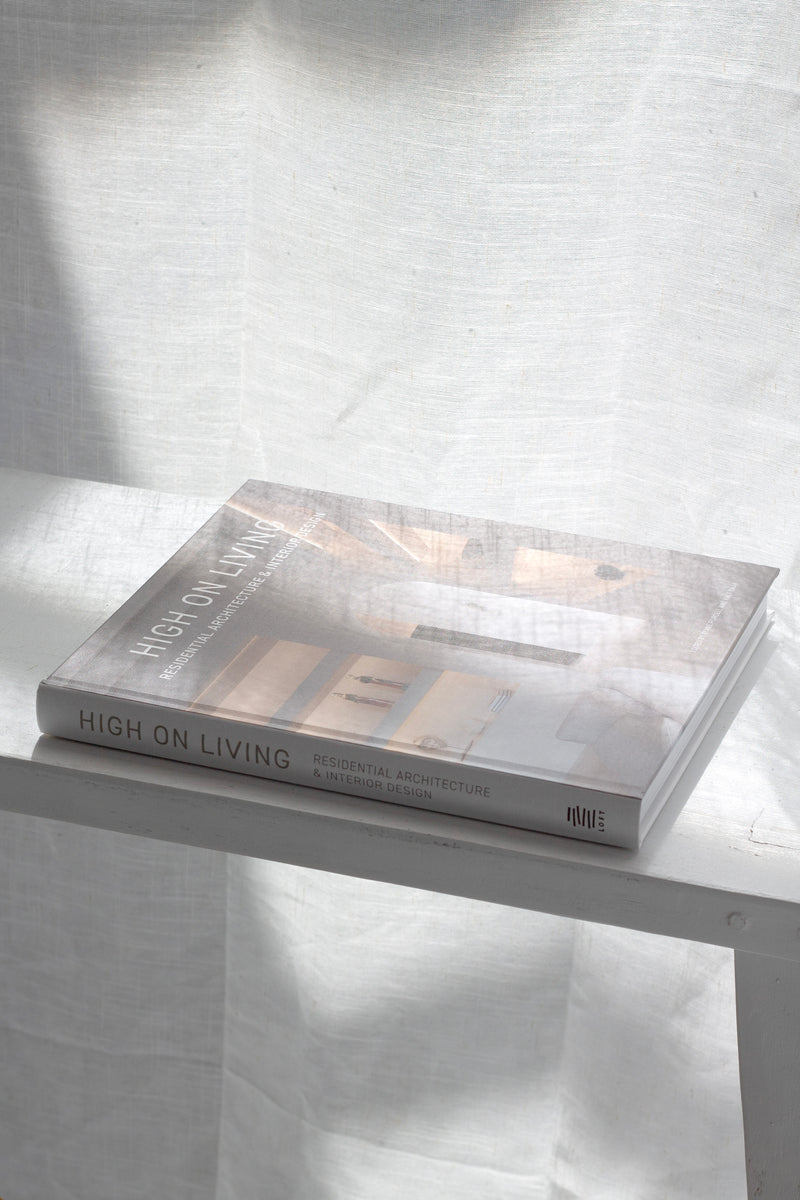 High on Living: Residential Architecture & Interior Design (Hardback)