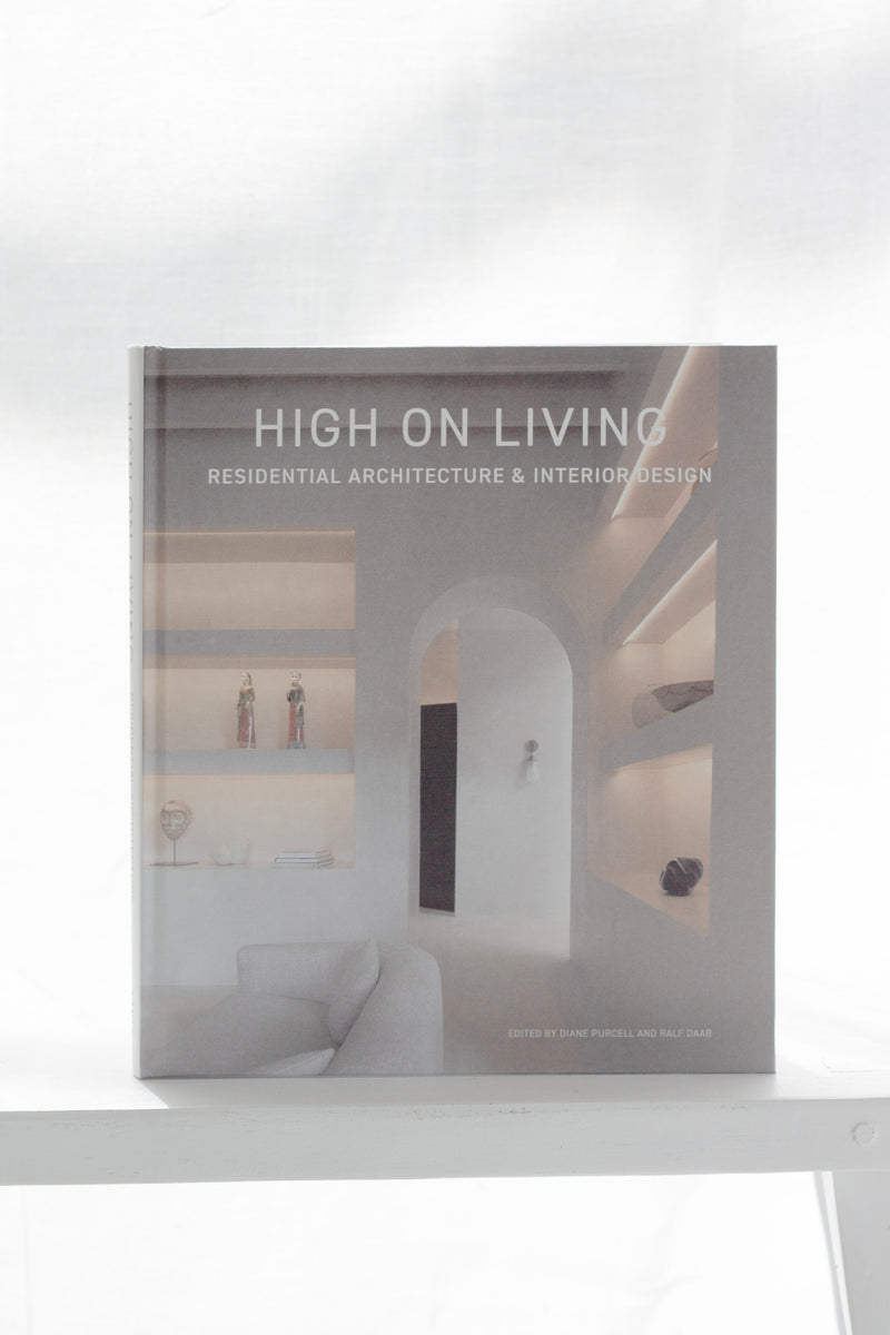 High on Living: Residential Architecture & Interior Design (Hardback)