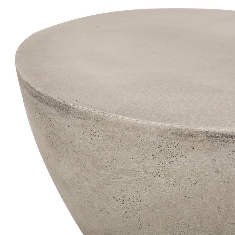 Detail of the stonewash table top edge, the cast concrete rim in full view
