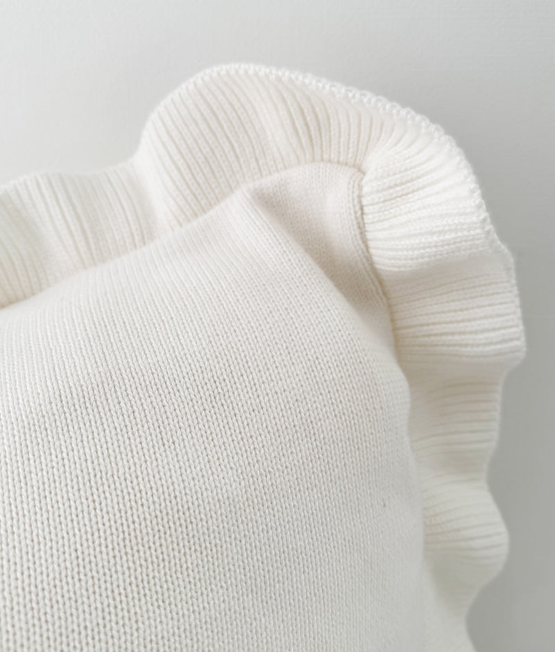 Close-up of the ruffled knit edge on the Ivory Frill euro pillowcase