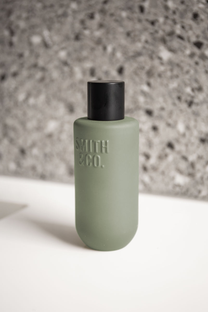 Amber & Freesia Room Spray – 100ml by Smith & Co.