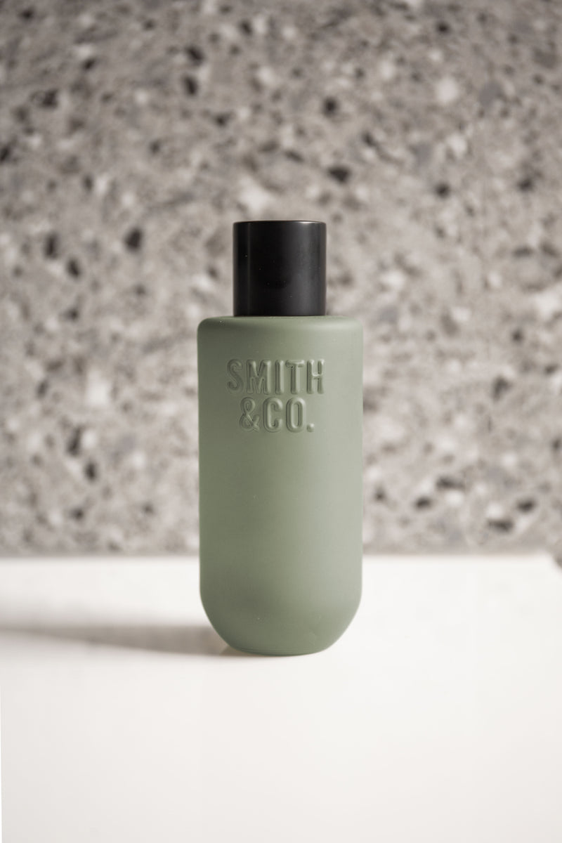 Amber & Freesia Room Spray – 100ml by Smith & Co.