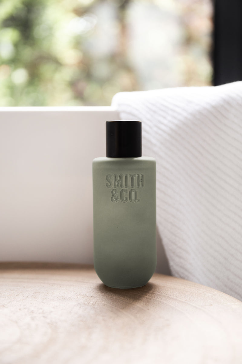 Amber & Freesia Room Spray – 100ml by Smith & Co.